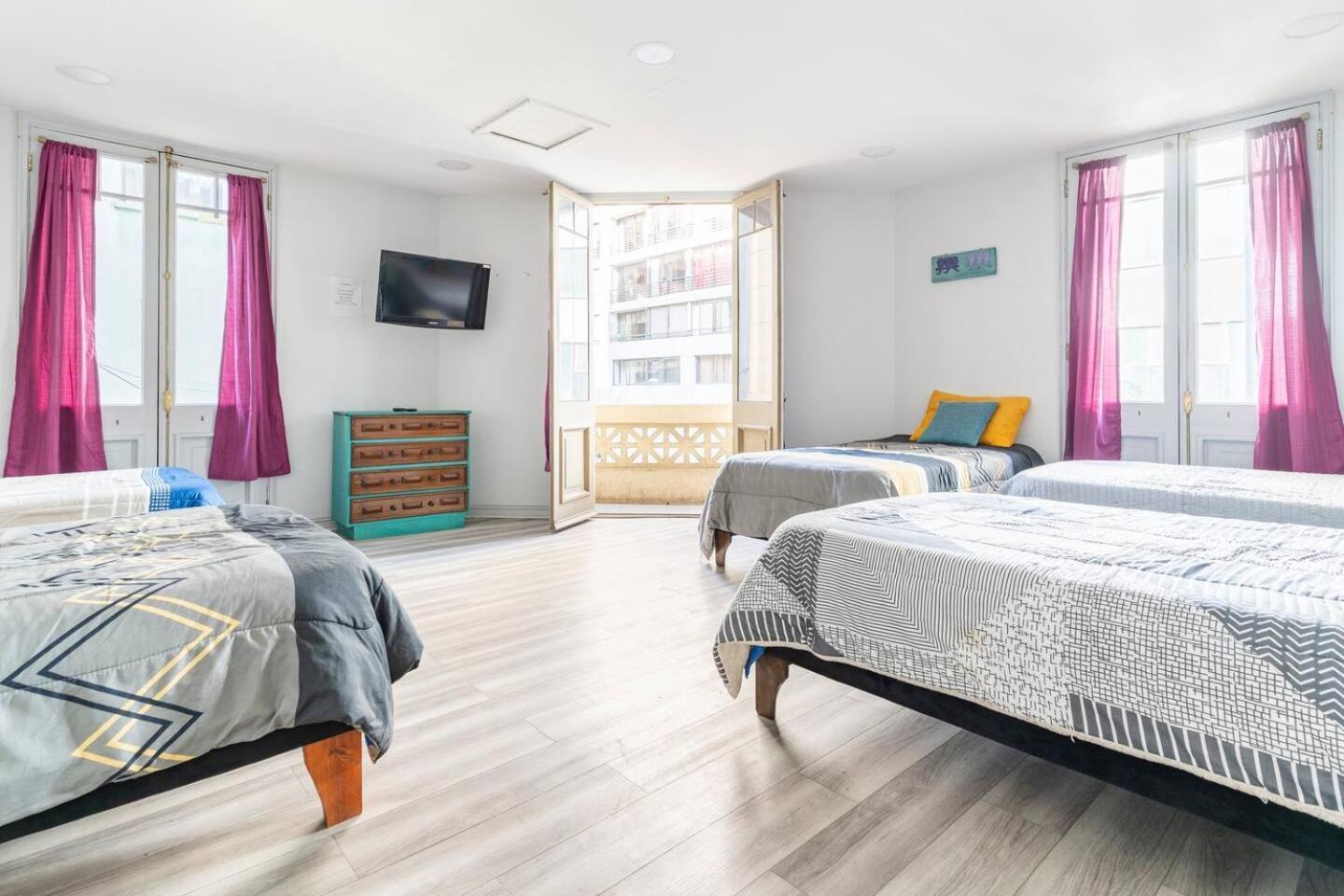 Готель Hostal Mancora Monjitas 755 Сантьяго Екстер'єр фото
